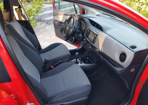 Toyota Yaris cena 38300 przebieg: 123000, rok produkcji 2015 z Chodzież małe 211